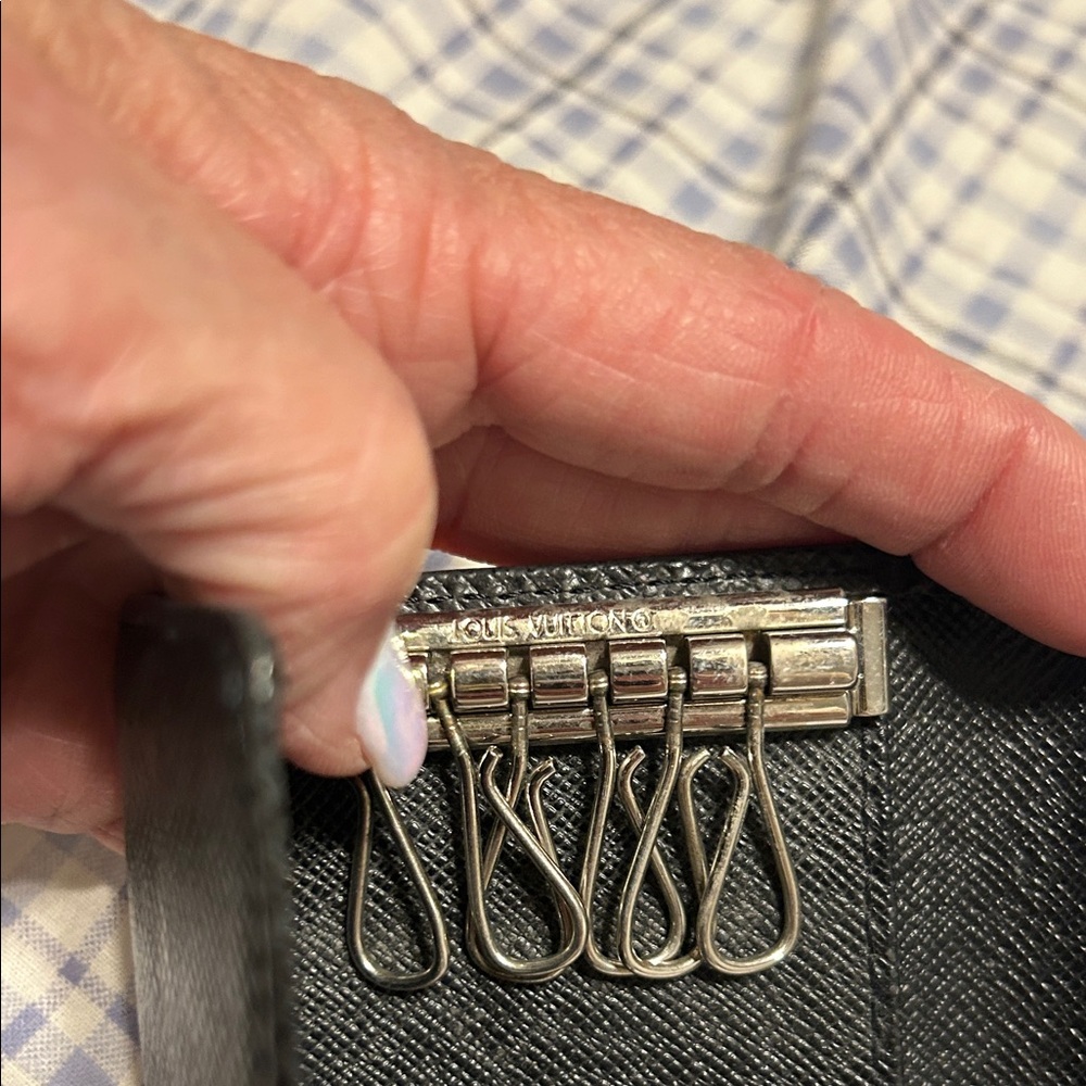 Black LV Textured Wallet - Picture 10 of 10